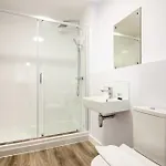 Contemporary 2 Bedroom In Apartment