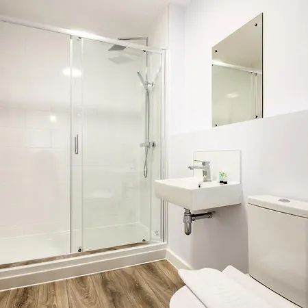 Contemporary 2 Bedroom In דירה