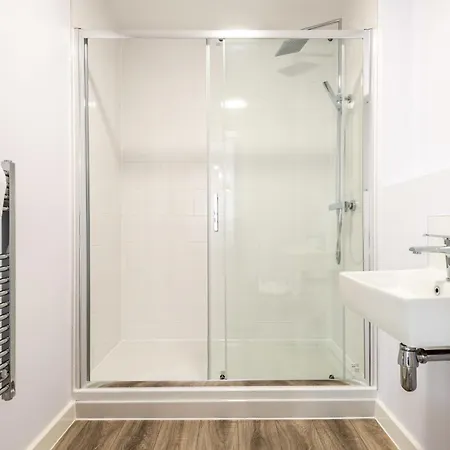 Contemporary 2 Bedroom In *