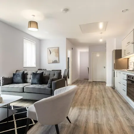 Contemporary 2 Bedroom In יורק