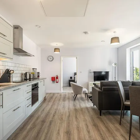 Contemporary 2 Bedroom In *