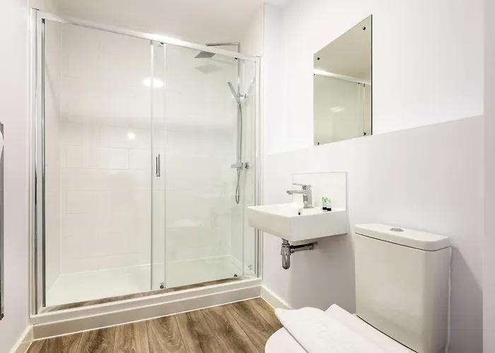 Contemporary 2 Bedroom In Appartement